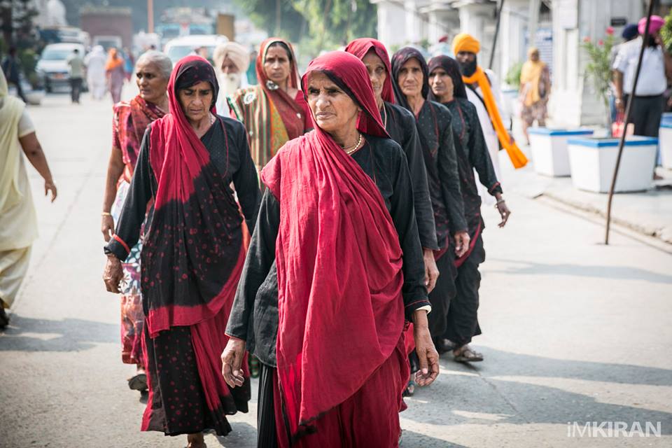 volunteers in the streets of Amritsar
