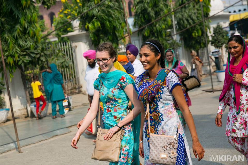 A tourist wearing the traditional punjabi wear. She knew I'll take this photo when she passed me, and started smiling.