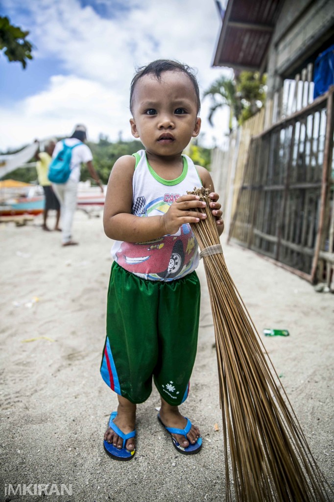 We travelled by boat from Roxas City to get to this island called Olotayan, Panay with the OIM and Humanity First Canada NGO volunteers. The homes here have been rebuild by the NGO but many are still living off the spare materials they collected after the Typhoon Haiyan. Children here still live in the dark as this island has yet to receive help with electric cables and power. The main power station was also destroyed by the typhoon, and it will be months till they get any power here. 