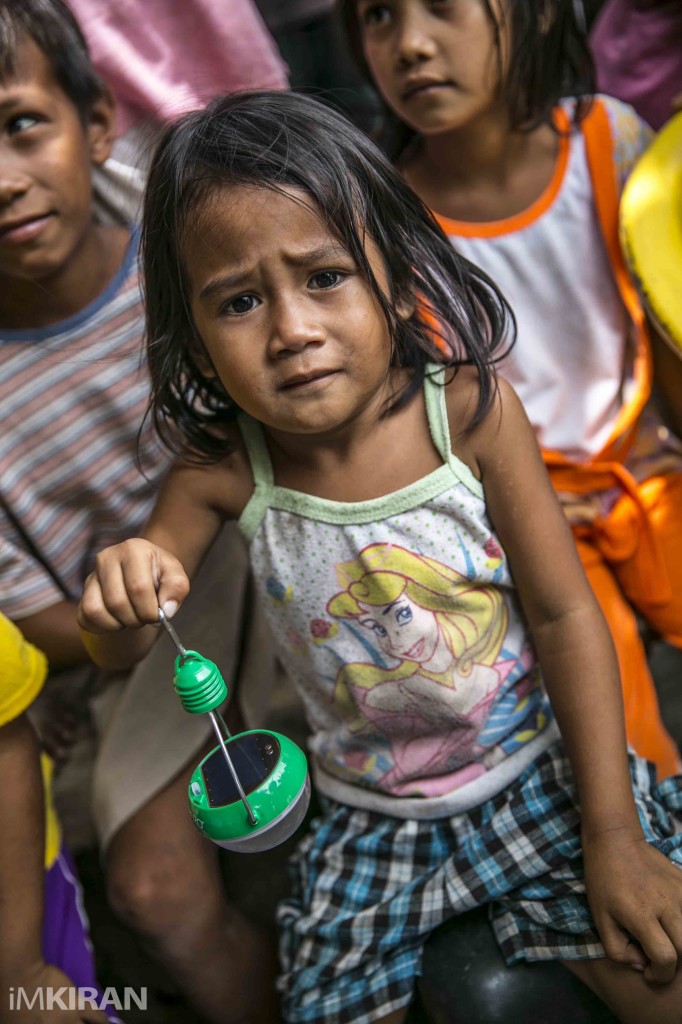 She seem afraid why I passed her this alien looking object. - Butacal, Panay.