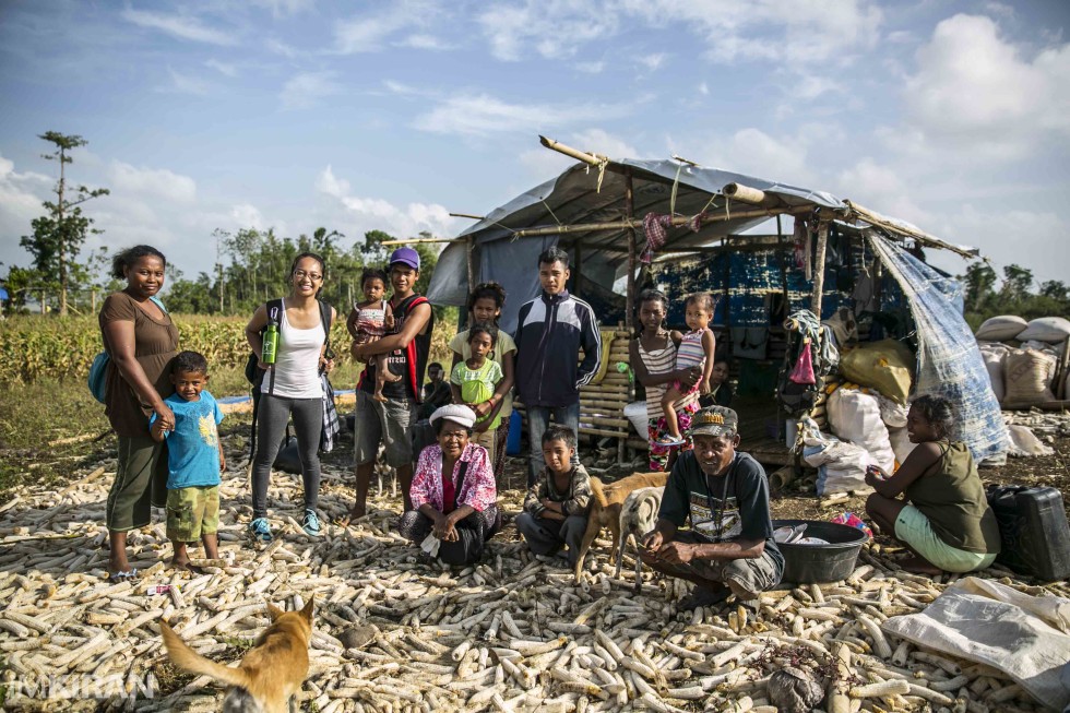 A group picture with the family for our memories. - Ati Tribe, Mount Tag-ao 