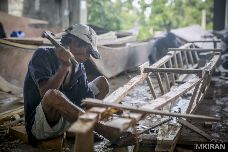 Planking lives together